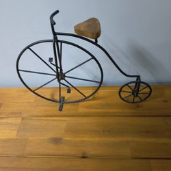 Vintage 1 FT Tall Metal Bike Perfect For Display Great Condition