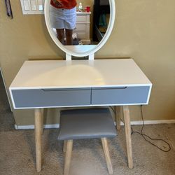 Vanity Set with Rounded Lighted Mirror and Stool