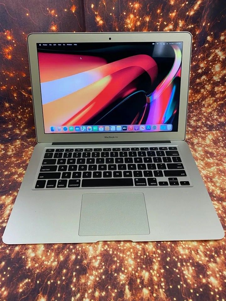 2015 Apple MacBook Air 13 inch / Core i5/ 8GB /256GB