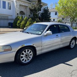 2002 Lincoln Town Car