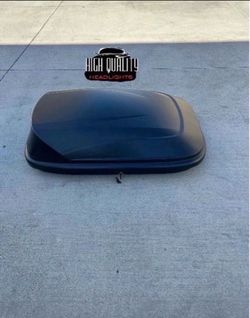 Rooftop cargo box carrier