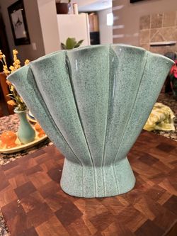 Red Wing Gladiolus vase Number 416