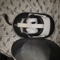 Oculus Quest 2 128GB (Case Included)