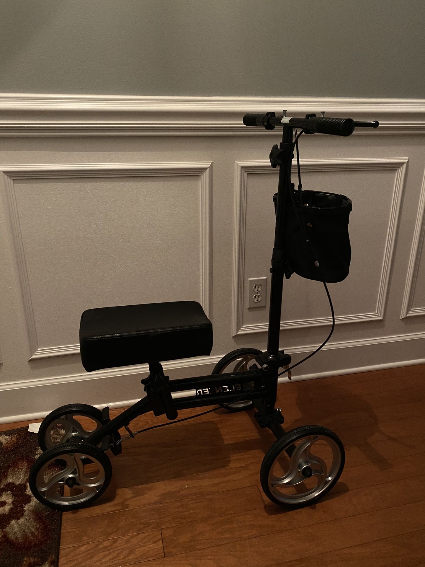 Elenker Economy Knee Walker Steerable Medical Scooter Crutch Alternative Black