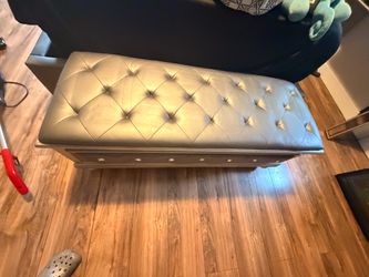 Queen bed & trundle