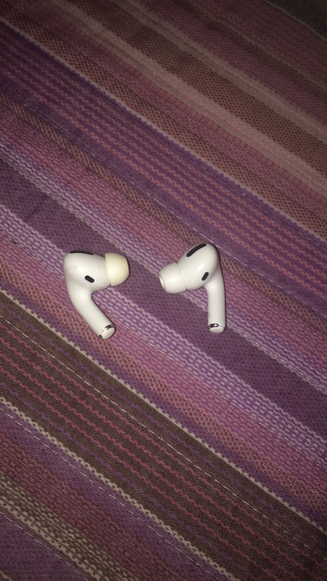 Right And Left AirPod Pro Earbud Read Desc