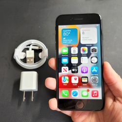 iPhone 7 - UNLOCKED - Like New 