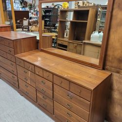 Dresser Set 
