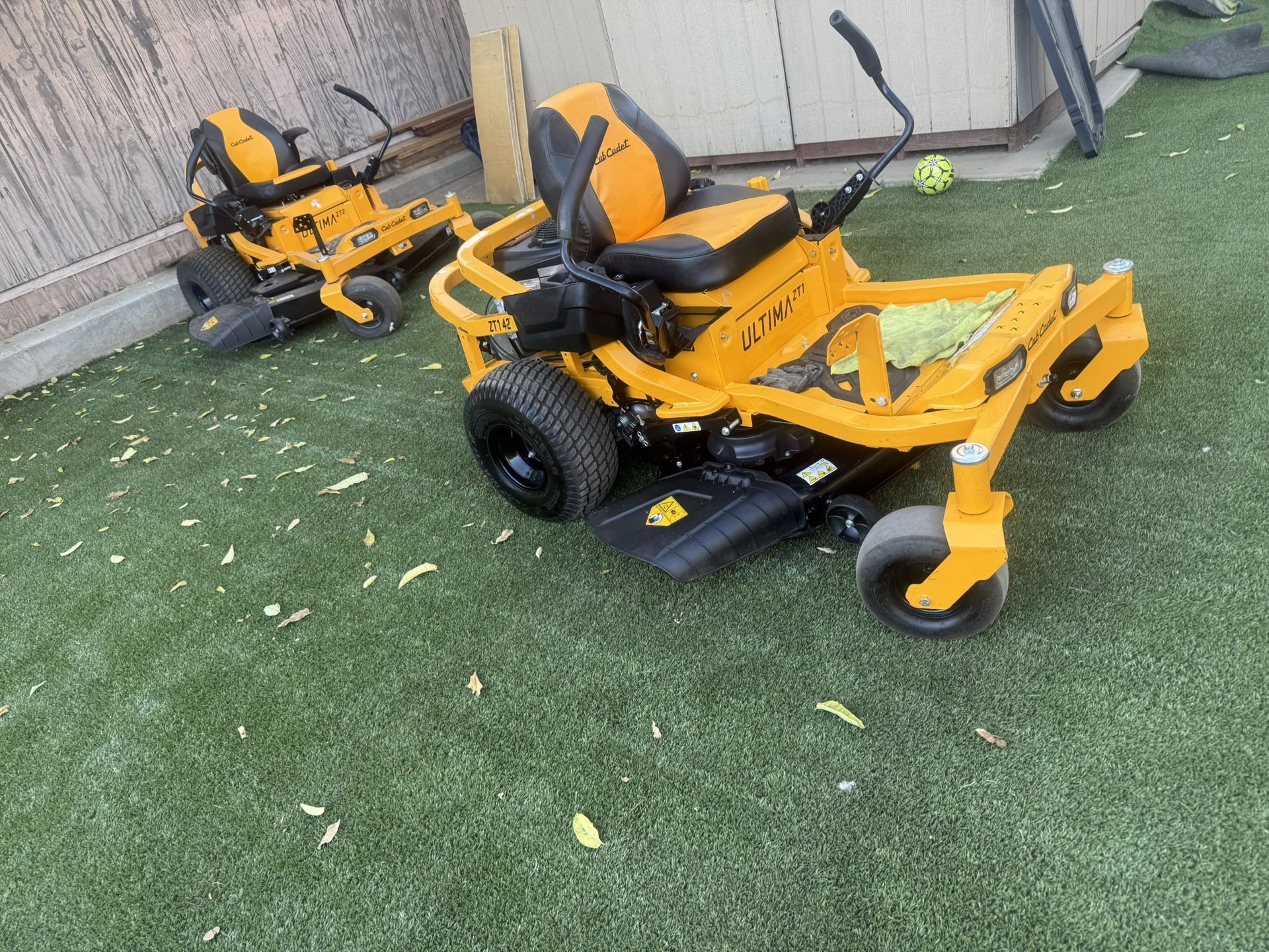Ultima 42 in. 21.5 HP V-Twin Kawasaki Engine Dual Hydrostatic Drive Gas Zero Turn Riding Lawn Mower Costumer return to Home Depot as is $2800