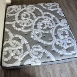 ***Weekend Special*** Queen Mattress