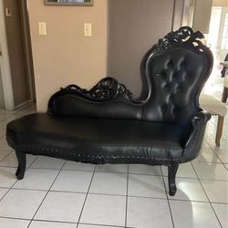 Royal Black throne lounge