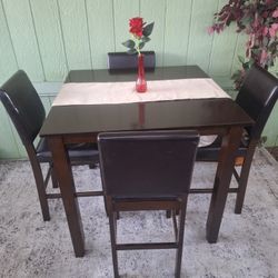 Table And Chairs $125 