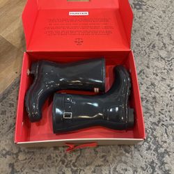 Female Shoes Hunters