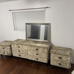 Dresser Set With Night Stands And Mirror 