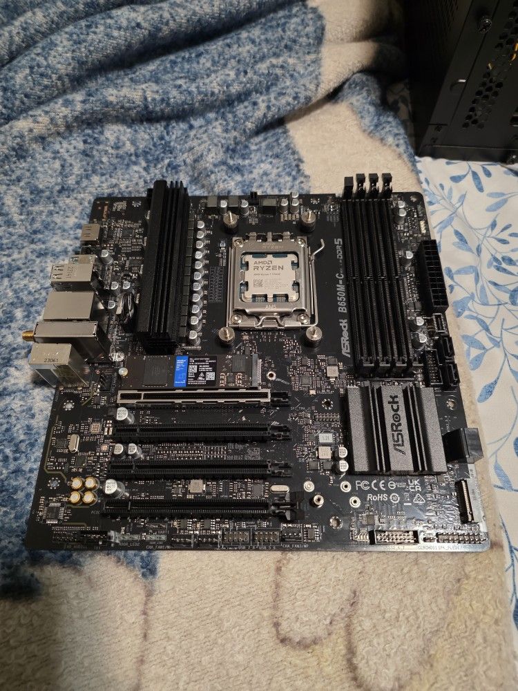 Asus B650M-C Motherboard With Ryzen 7 7700x CPU