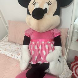 Giant Minnie Mouse