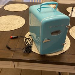 Mini fridge 