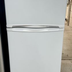 White 10 Cu Ft Refrigerator 