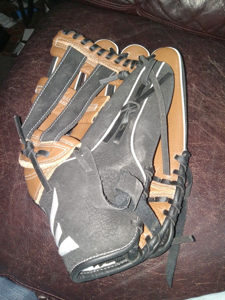 Easton Black Magic Softball Glove
