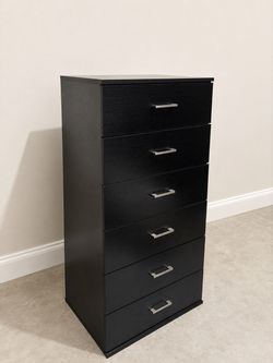 6-Drawer Black Chest Dresser – Excellent Condition