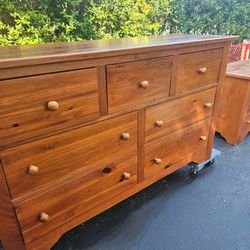 Used Broyhill Dresser, 2 nightstands & Mirror