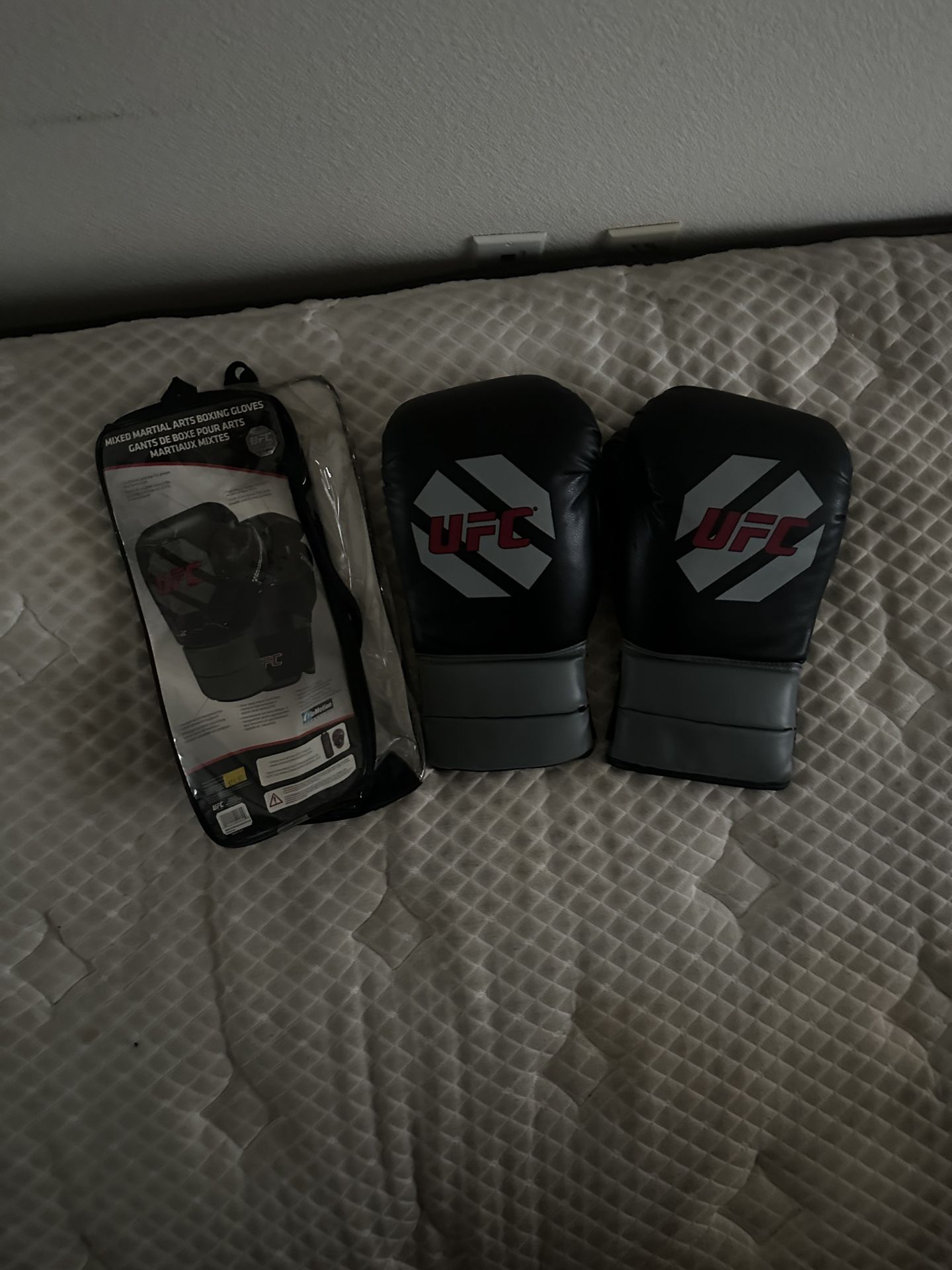 UFC 16oz. Boxing Gloves With Carrying Case