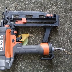 Ridgid RIDGID R250SFF3 16-Gauge 2-1/2 in. Straight Finish Nailer