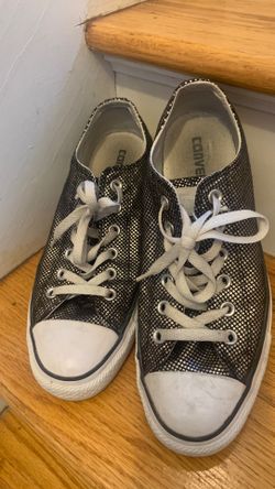Converse sneakers size 9