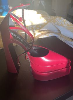 Versace Size 9 Color Red