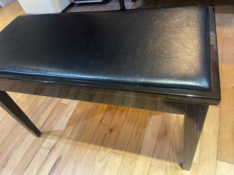 Quality piano bench with a storage inside for scores