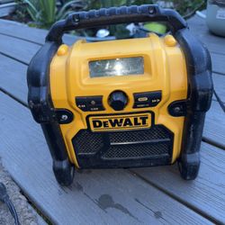Dewalt DCR018 Job Site Radio / 18v, 20v Max, 12v Max Charging Station USB
