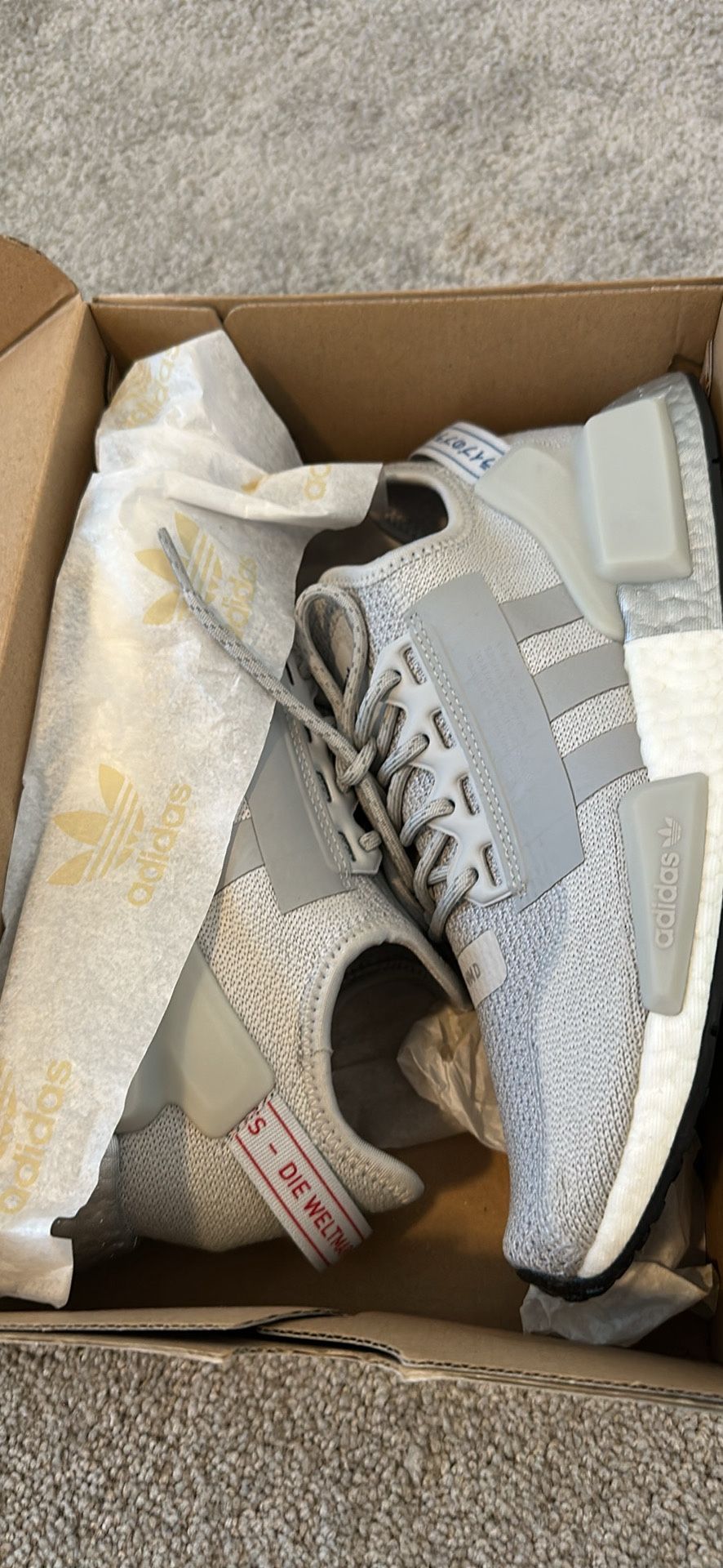 NMD R1 V2 adidas