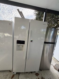 Amana Side-by-Side Refrigerator 36”W