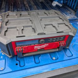 Pack out Radio M18 