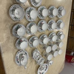 Elegant Aynsley “Pembroke” Fine Bone China – 49-Piece Set