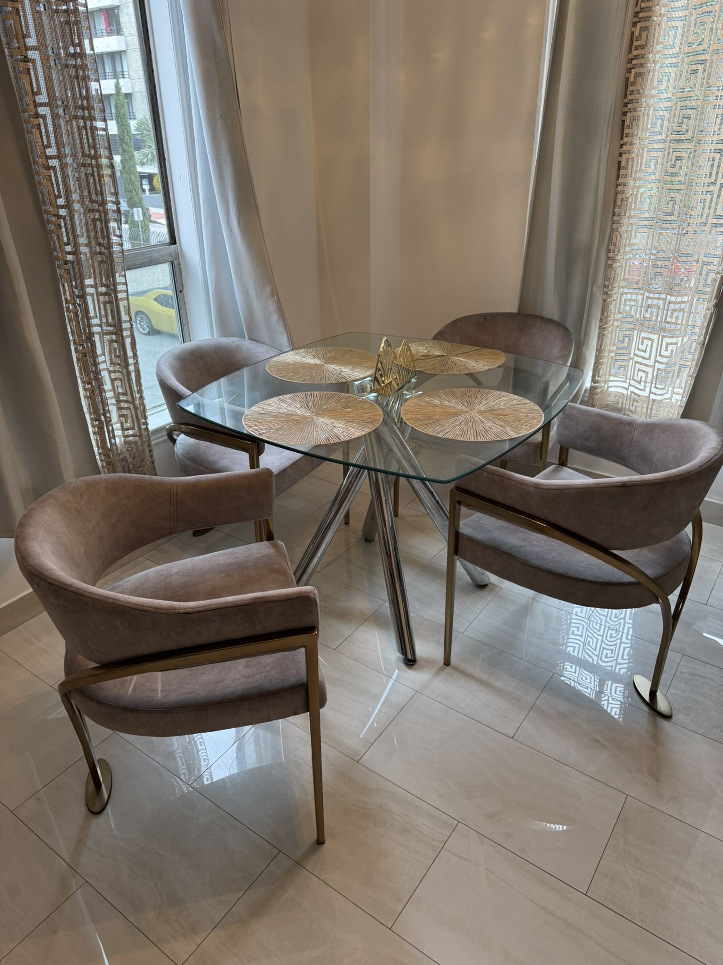 Dinning Room With Chairs