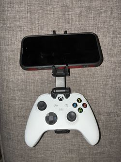 Xbox One Controller With Phone Holder
