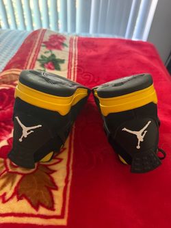 air jordan 4 retro ‘thunder’ 2023