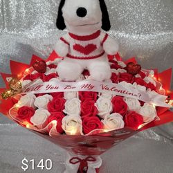 VALENTINE'S SNOOPY BOUQUET