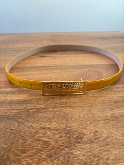 Vintage ST. JOHN Skinny Leather Belt Size P Petite Yellow Gold Croc Buckle Italy Luxury Statement