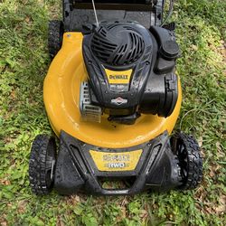 Lawn mower Dewalt start right up excellent condition rea wheels drive self propelled work great