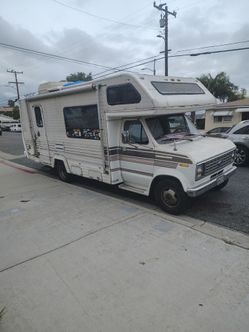 Ford 87 Winnebago