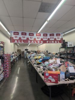 Bays Discount ......12100 E Carson St Suite C, Hawaiian Gardens, CA 90716