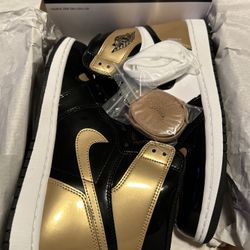 Size 10.5 - Jordan 1 Retro High OG NRG Gold Toe 2018 NEW