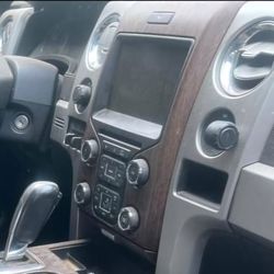 Stock Ford Radio