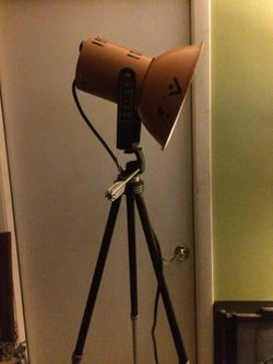 Tripod lamp