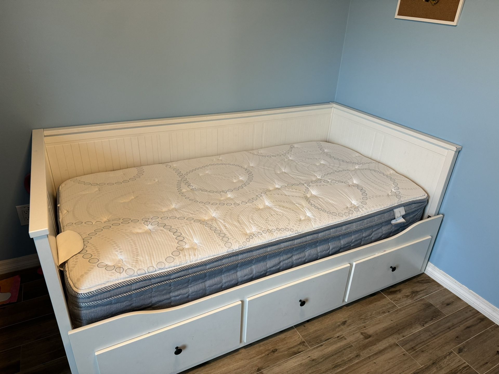 HEMNES Twin trundle Bed And Mattress