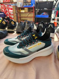 Shoes Under Armour NOVA SlipSpeed Size 8.5 NEW - NO BOX
