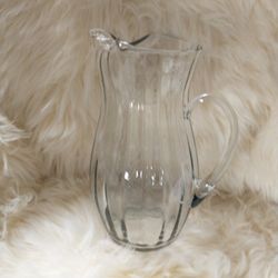 VINTAGE HAND BLOWN WATER PITCHER IN GREAT CONDITION