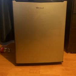 Whirlpool Mini Fridge 